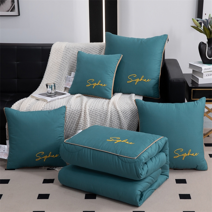 91家纺网 家纺一手货源 找家纺 照世家纺 2024新款时尚简约抗菌棉抱枕被 湖蓝