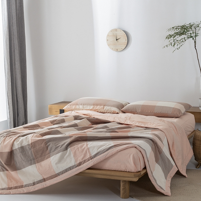 91家纺网 家纺一手货源 找家纺 棉邦 2024新款全棉水洗棉色织夏被四件套 蜜粉大格