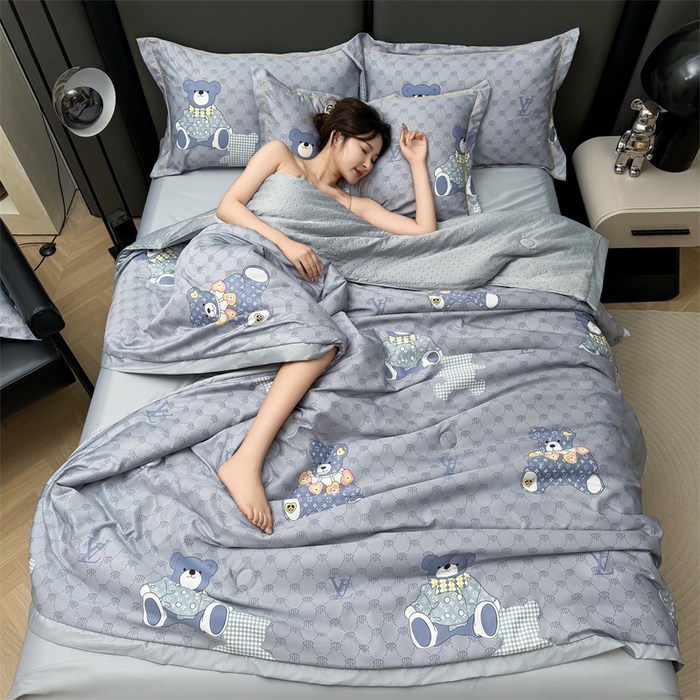 91家纺网 家纺一手货源 找家纺 满羽家纺 2024热款冰丝绸冰豆豆被夏被四件套凉感空调被 呆呆熊 灰