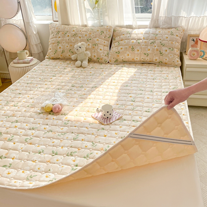 91家纺网 家纺一手货源 找家纺 萌飞2024新款全棉新疆棉花夹棉床垫加厚床褥垫被三件套印花 伊莲恩-咖