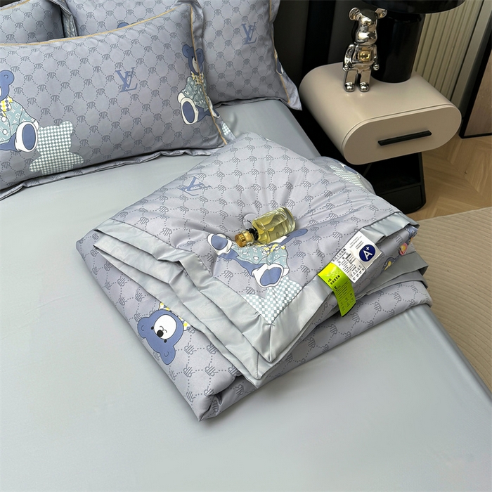 91家纺网 家纺一手货源 找家纺 满羽家纺 2024热款冰丝绸冰豆豆被夏被四件套凉感空调被 呆呆熊 灰