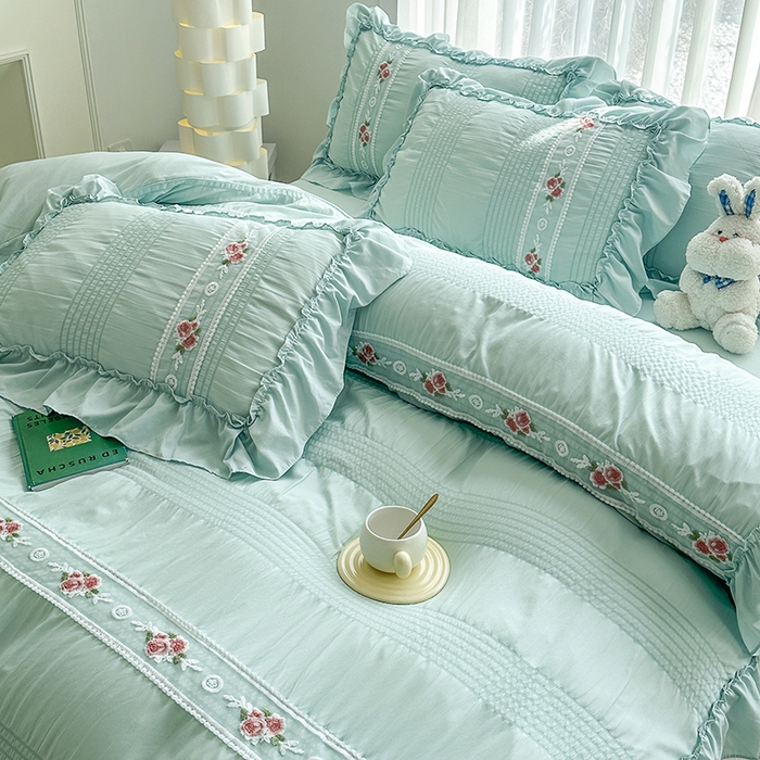 91家纺网 家纺一手货源 找家纺 小主驾到 2024新款公主风水洗棉泡泡纱刺绣蕾丝荷叶边韩版四件套 泡泡纱水绿