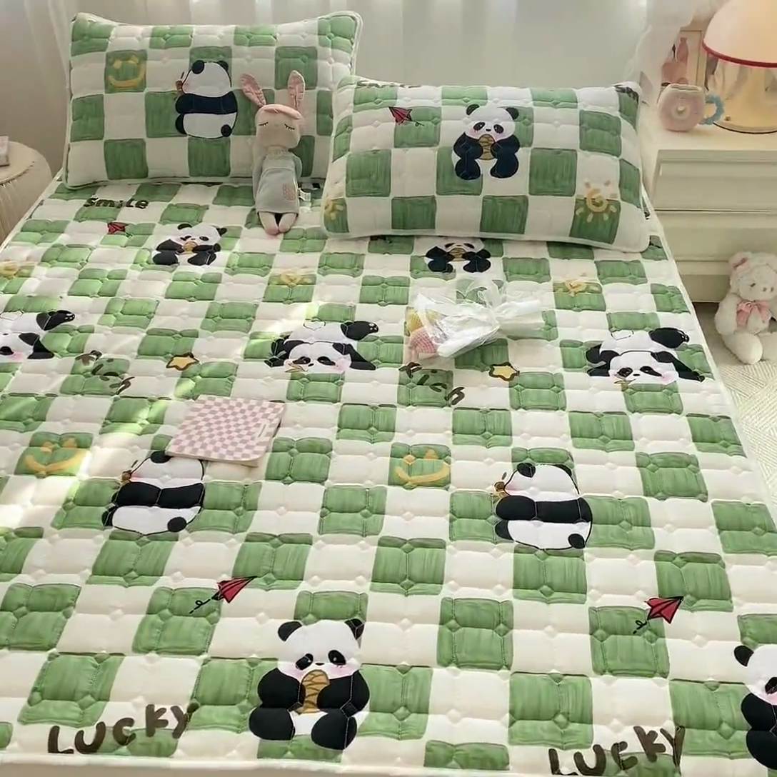 91家纺网 家纺一手货源 找家纺 萌飞2024新款全棉新疆棉花夹棉床垫加厚床褥垫被三件套印花 安逸胖达