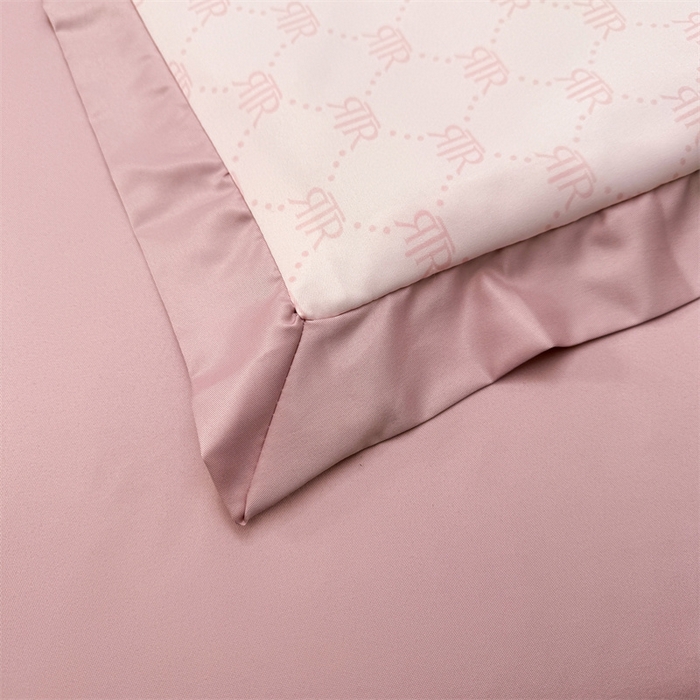 91家纺网 家纺一手货源 找家纺 满羽家纺 2024热款冰丝绸冰豆豆被夏被四件套凉感空调被 呆呆熊 粉