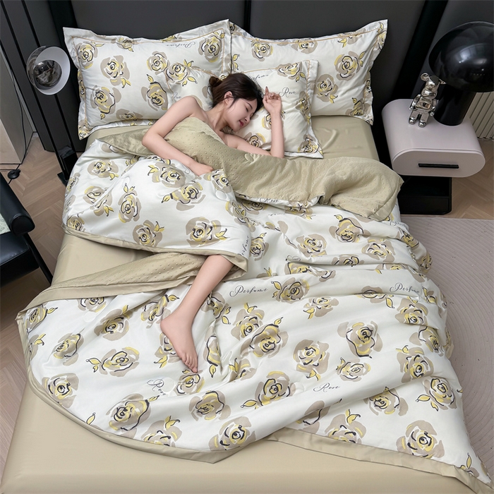 91家纺网 家纺一手货源 找家纺 满羽家纺 2024热款冰丝绸冰豆豆被夏被四件套凉感空调被 浅艺 浅黄