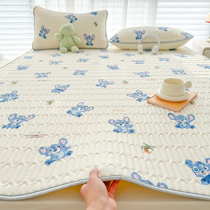 91家纺网 家纺一手货源 找家纺 贝扬思家纺 2024新款BYS凉感丝乳胶凉席 小怪物