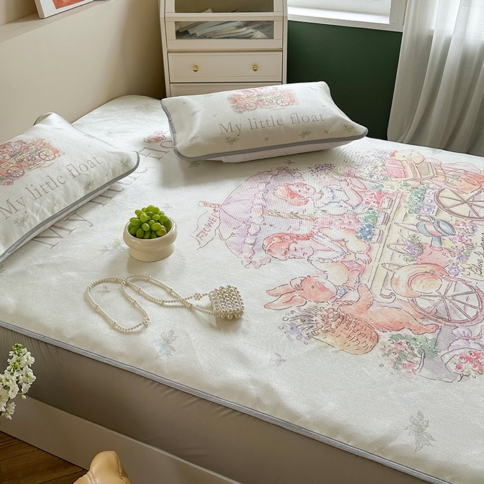 91家纺网 家纺一手货源 找家纺 萝莉家纺 2024新款大版冰丝凉席床席床笠款 我心爱的小花车-床笠款