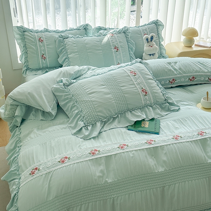 91家纺网 家纺一手货源 找家纺 小主驾到 2024新款公主风水洗棉泡泡纱刺绣蕾丝荷叶边韩版四件套 泡泡纱水绿