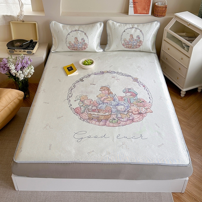 91家纺网 家纺一手货源 找家纺 萝莉家纺 2024新款大版冰丝凉席床席床笠款 我和我的玩具小熊们-床笠款