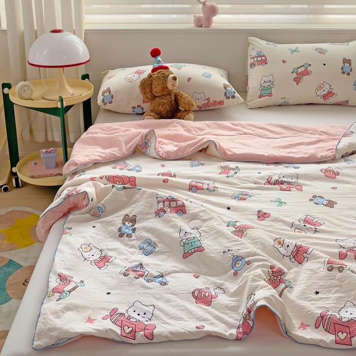 91家纺网 家纺一手货源 找家纺 海岛哥哥 2024新款水洗双层纱超柔单夏被嵌绳款 可爱凯蒂