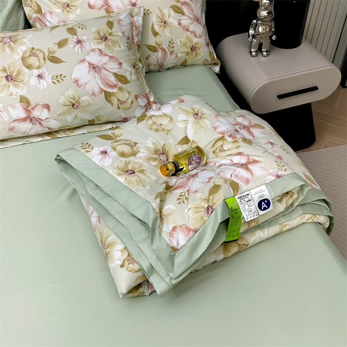 91家纺网 家纺一手货源 找家纺 满羽家纺 2024热款冰丝绸冰豆豆被夏被四件套凉感空调被 馨语浅黄