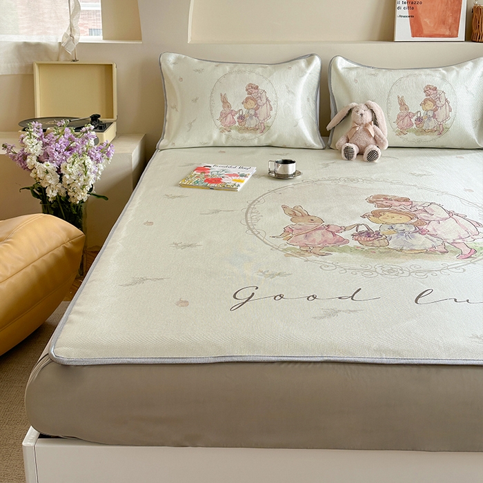 91家纺网 家纺一手货源 找家纺 萝莉家纺 2024新款大版冰丝凉席床席床笠款 去摘蓝莓吧-床笠款