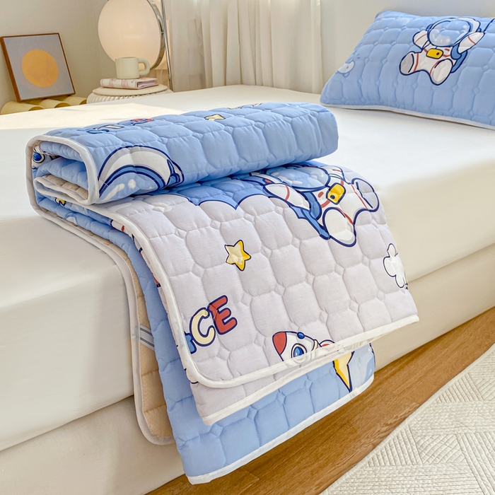 91家纺网 家纺一手货源 找家纺 萌飞2024新款全棉新疆棉花夹棉床垫加厚床褥垫被三件套印花 探索星球