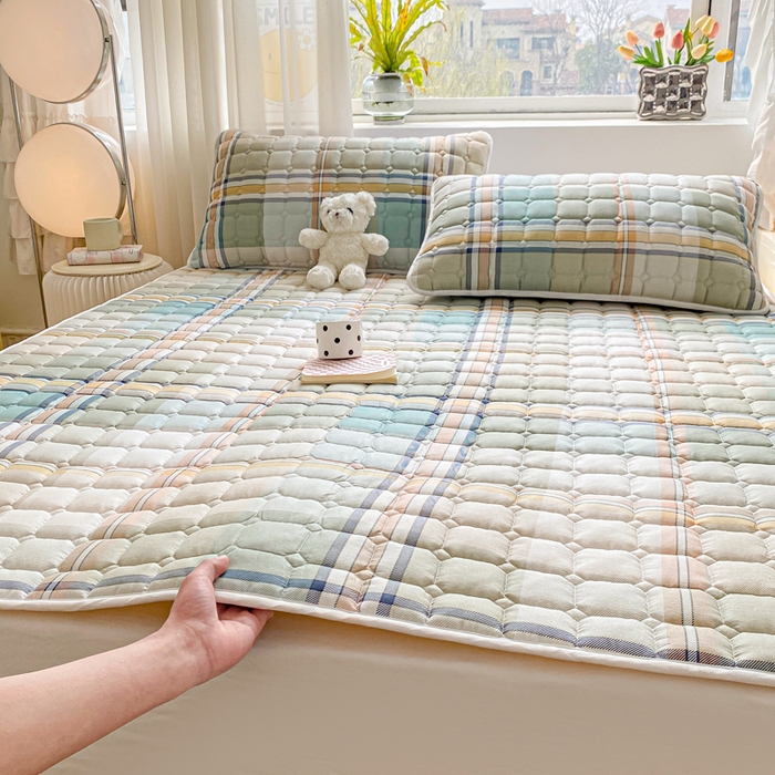 91家纺网 家纺一手货源 找家纺 萌飞2024新款全棉新疆棉花夹棉床垫加厚床褥垫被三件套印花 卡卢奥-绿