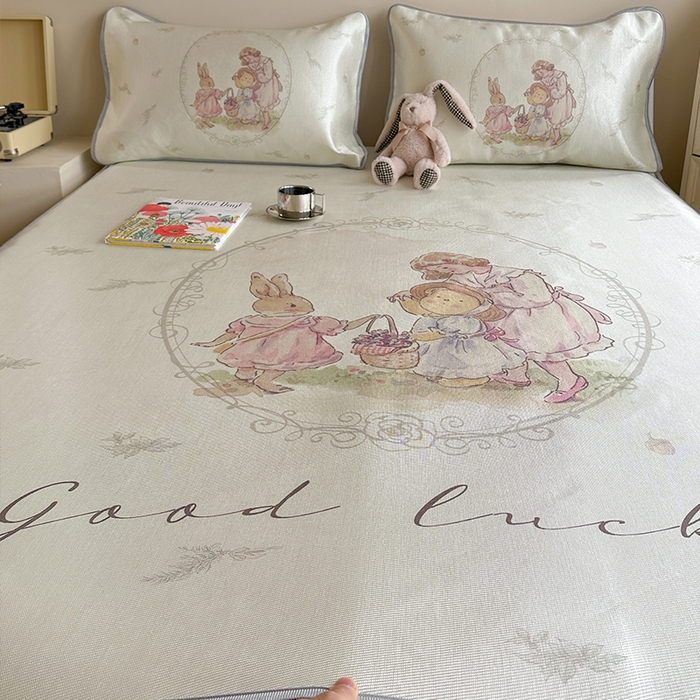 91家纺网 家纺一手货源 找家纺 萝莉家纺 2024新款大版冰丝凉席床席床笠款 去摘蓝莓吧-平席款 