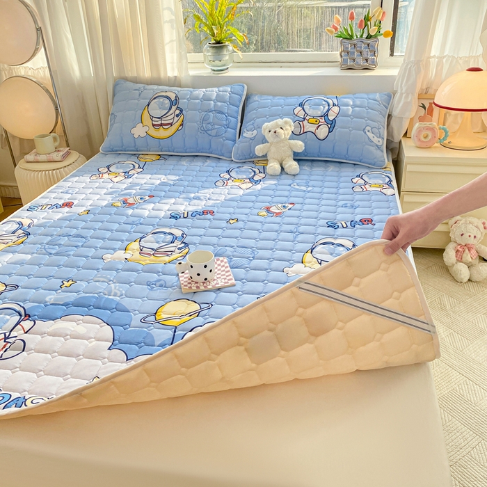 91家纺网 家纺一手货源 找家纺 萌飞2024新款全棉新疆棉花夹棉床垫加厚床褥垫被三件套印花 探索星球