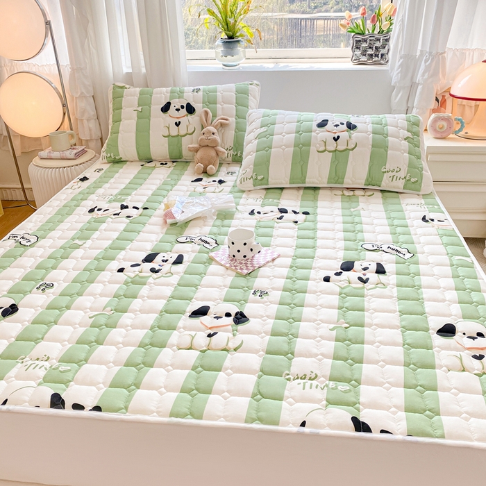 91家纺网 家纺一手货源 找家纺 萌飞2024新款全棉新疆棉花夹棉床垫加厚床褥垫被三件套印花 奶油狗-绿