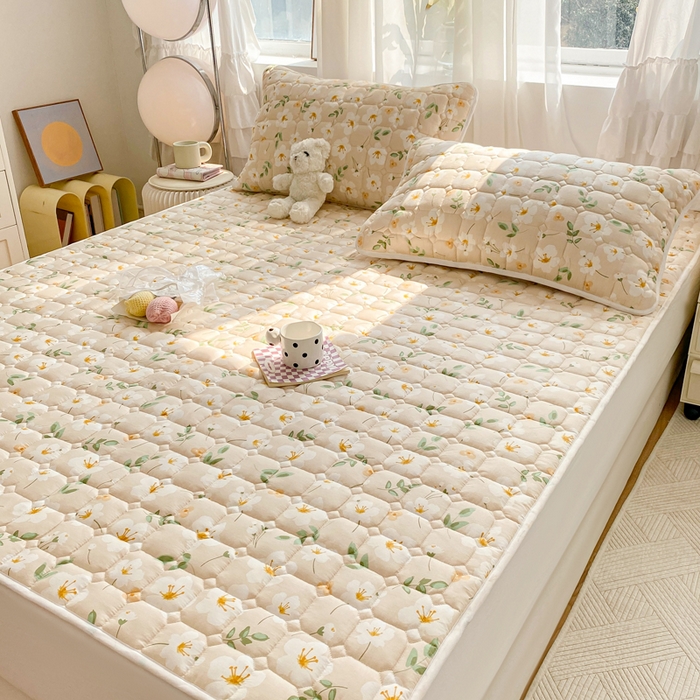 91家纺网 家纺一手货源 找家纺 萌飞2024新款全棉新疆棉花夹棉床垫加厚床褥垫被三件套印花 伊莲恩-咖