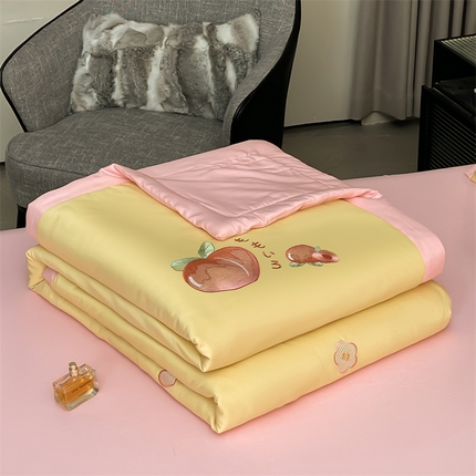 91家纺网 家纺一手货源 找家纺 兄弟坊 2025新款莱赛尔兰精天丝刺绣夏被四件套 爱心蜜桃-米黄