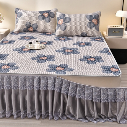 91家纺网 家纺一手货源 找家纺 诺梵 2025新款可拆卸乳胶凉席三件套床裙款 幸运花灰