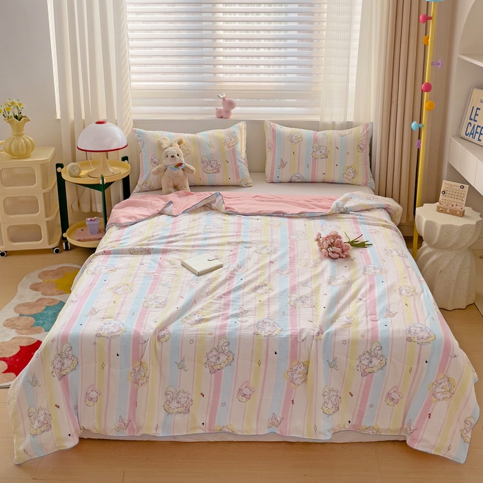 91家纺网 家纺一手货源 找家纺 海岛哥哥 2024新款水洗双层纱超柔单夏被嵌绳款 猫丽塔