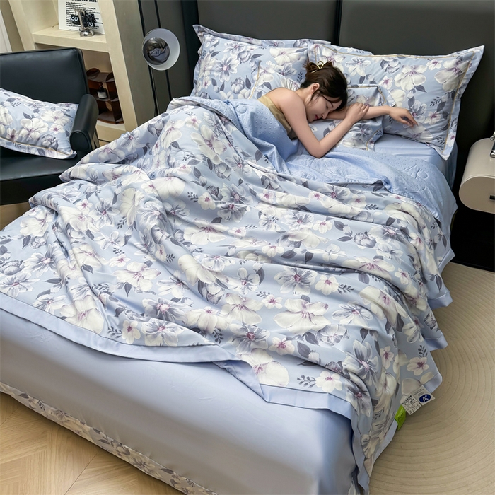 91家纺网 家纺一手货源 找家纺 满羽家纺 2024热款冰丝绸冰豆豆被夏被四件套凉感空调被 馨语 浅紫