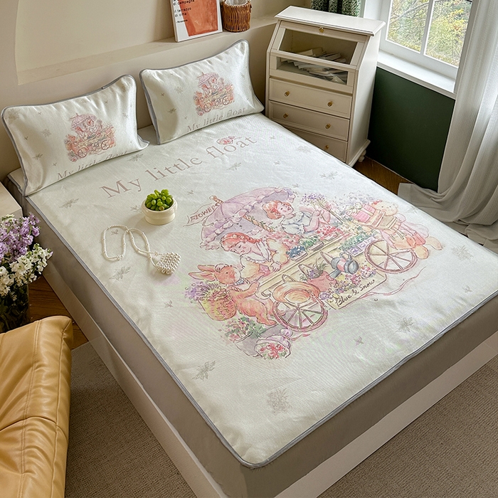 91家纺网 家纺一手货源 找家纺 萝莉家纺 2024新款大版冰丝凉席床席床笠款 我心爱的小花车-床笠款