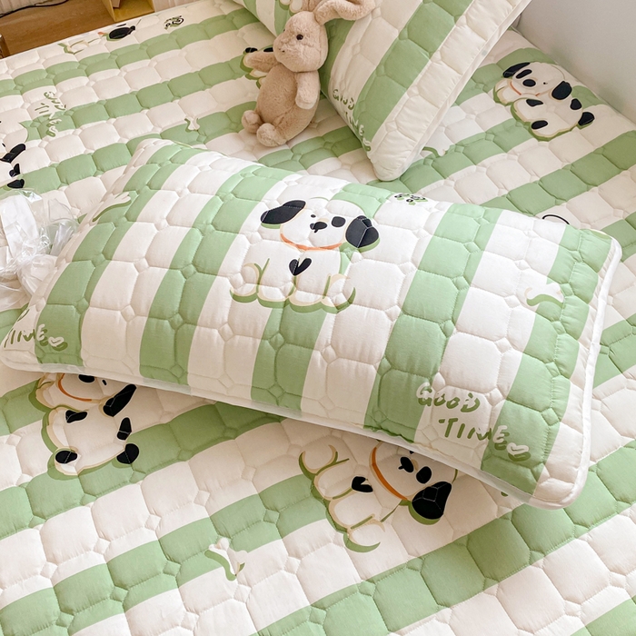 91家纺网 家纺一手货源 找家纺 萌飞2024新款全棉新疆棉花夹棉床垫加厚床褥垫被三件套印花 奶油狗-绿