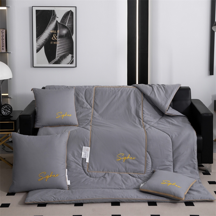 91家纺网 家纺一手货源 找家纺 照世家纺 2024新款时尚简约抗菌棉抱枕被 浅灰