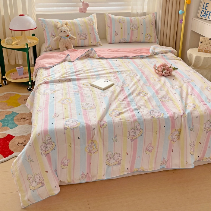 91家纺网 家纺一手货源 找家纺 海岛哥哥 2024新款水洗双层纱超柔单夏被嵌绳款 猫丽塔