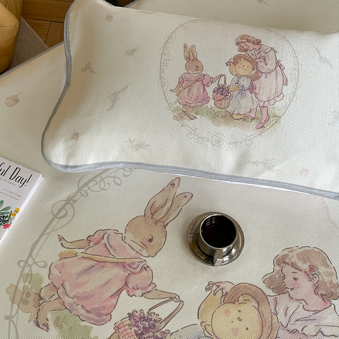 91家纺网 家纺一手货源 找家纺 萝莉家纺 2024新款大版冰丝凉席床席床笠款 去摘蓝莓吧-平席款 