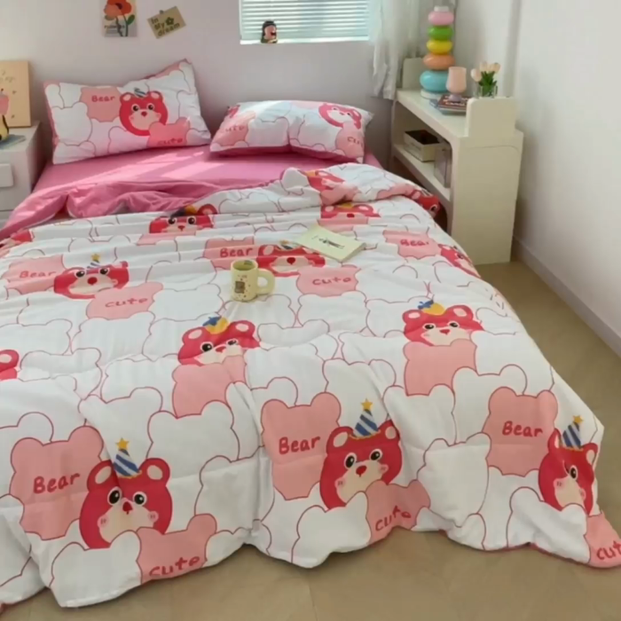 91家纺网 家纺一手货源 找家纺 卡斯诺家纺馆 2025新款水洗云朵棉夏被（下载包包含买家秀） 可爱萌熊