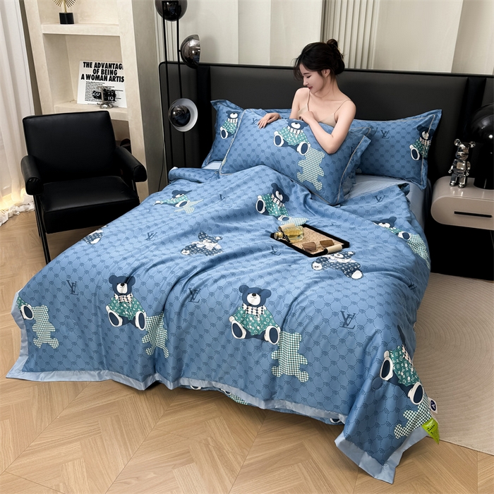 91家纺网 家纺一手货源 找家纺 满羽家纺 2024热款冰丝绸冰豆豆被夏被四件套凉感空调被 呆呆熊蓝