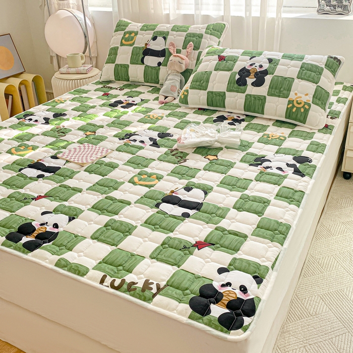 91家纺网 家纺一手货源 找家纺 萌飞2024新款全棉新疆棉花夹棉床垫加厚床褥垫被三件套印花 安逸胖达