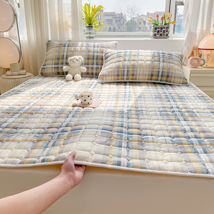 91家纺网 家纺一手货源 找家纺 萌飞2024新款全棉新疆棉花夹棉床垫加厚床褥垫被三件套印花 悠闲格调-浅咖