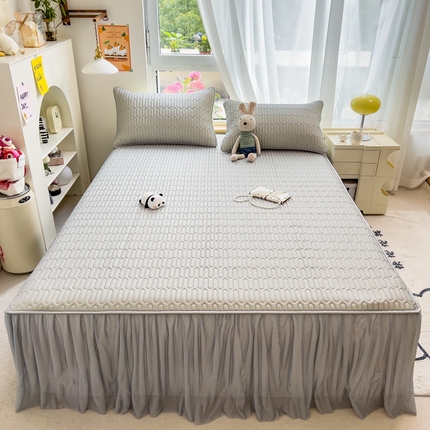 91家纺网 家纺一手货源 找家纺 希廷顿 2024新款乳胶凉席印花床裙款 绅士灰