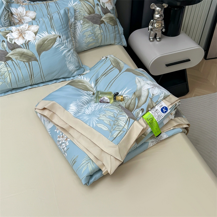 91家纺网 家纺一手货源 找家纺 满羽家纺 2024热款冰丝绸冰豆豆被夏被四件套凉感空调被 花艺满园-浅兰