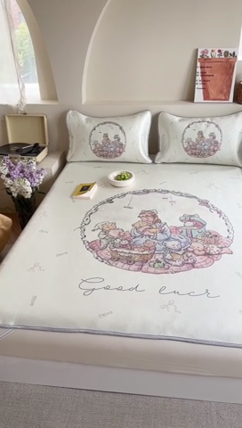 91家纺网 家纺一手货源 找家纺 萝莉家纺 2024新款大版冰丝凉席床席床笠款 我和我的玩具小熊们-平席款 