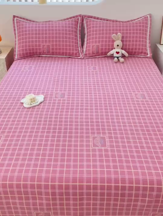 91家纺网 家纺一手货源 找家纺 宜家坊 2024新款鱼骨棉老粗布凉席花边款床单三件套 心动-粉