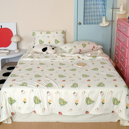 91家纺网 家纺一手货源 找家纺 一加一 2025新款A类牛奶丝针织棉大豆夏被 草莓小恐龙