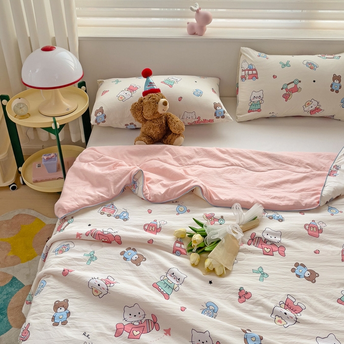 91家纺网 家纺一手货源 找家纺 海岛哥哥 2024新款水洗双层纱超柔单夏被嵌绳款 可爱凯蒂