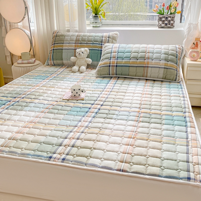 91家纺网 家纺一手货源 找家纺 萌飞2024新款全棉新疆棉花夹棉床垫加厚床褥垫被三件套印花 卡卢奥-绿