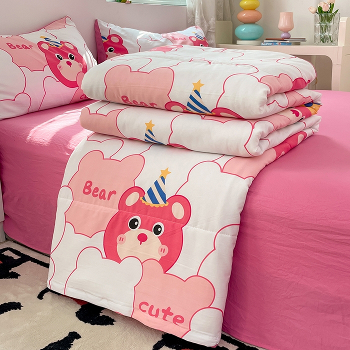 91家纺网 家纺一手货源 找家纺 卡斯诺家纺馆 2025新款水洗云朵棉夏被（下载包包含买家秀） 可爱萌熊