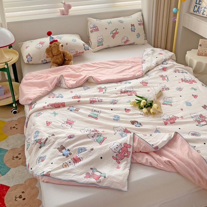 91家纺网 家纺一手货源 找家纺 海岛哥哥 2024新款水洗双层纱超柔单夏被嵌绳款 可爱凯蒂