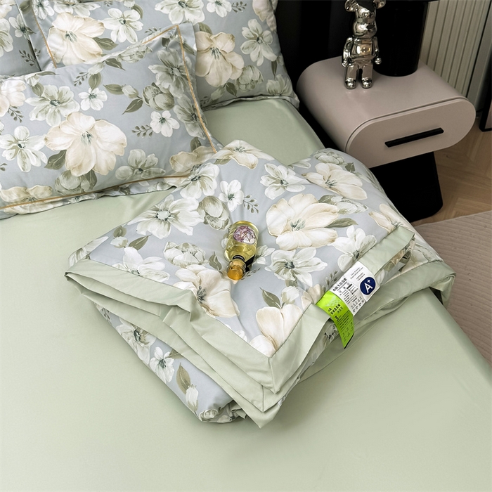 91家纺网 家纺一手货源 找家纺 满羽家纺 2024热款冰丝绸冰豆豆被夏被四件套凉感空调被 馨语浅绿