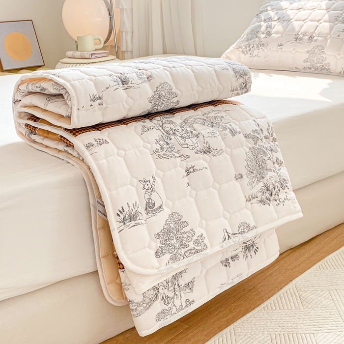 91家纺网 家纺一手货源 找家纺 萌飞2024新款全棉新疆棉花夹棉床垫加厚床褥垫被三件套印花 宁静生活