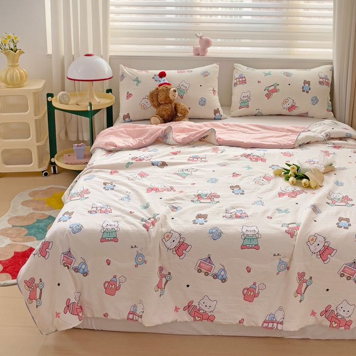 91家纺网 家纺一手货源 找家纺 海岛哥哥 2024新款水洗双层纱超柔单夏被嵌绳款 可爱凯蒂