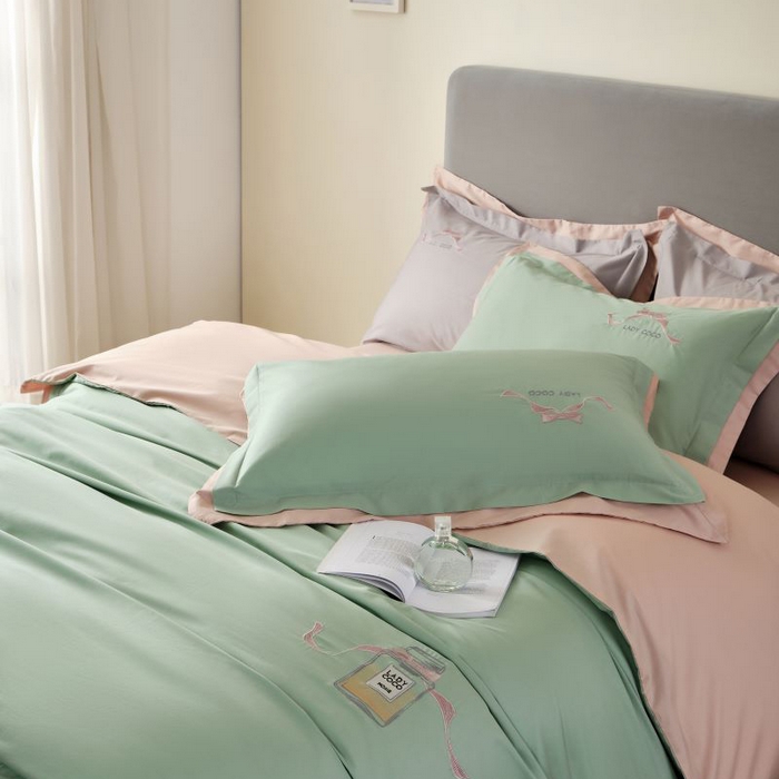 91家纺网 家纺一手货源 找家纺 LADY COCO 2024新款全棉翻盖式三边拉链四件套-东方好棉香水瓶系列 羽翠韵