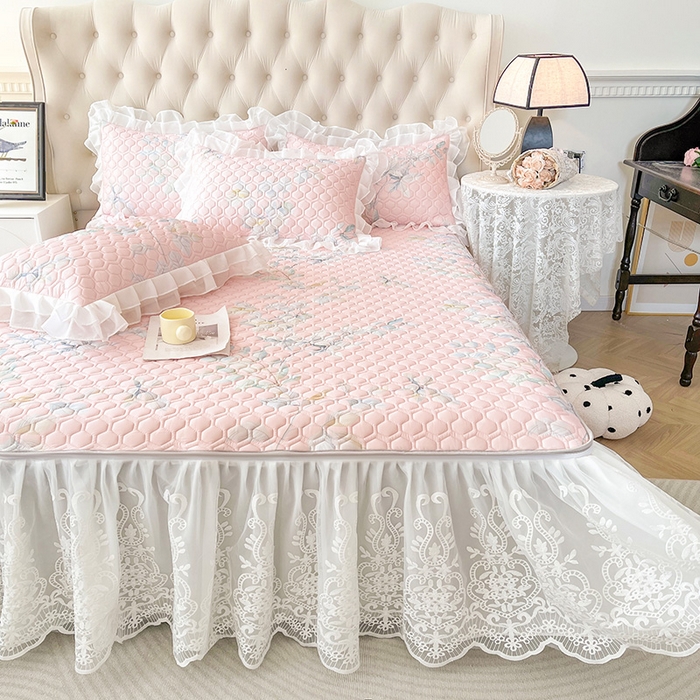 91家纺网 家纺一手货源 找家纺 虹星家纺 2024新款凉感丝印花可拆床裙套件-三件套 叶语浪漫