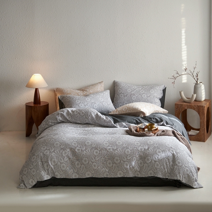 91家纺网 家纺一手货源 找家纺 安莱生活 2025新款凤尾花语色织双层纱大提花基础款四件套 凤尾花语-深灰